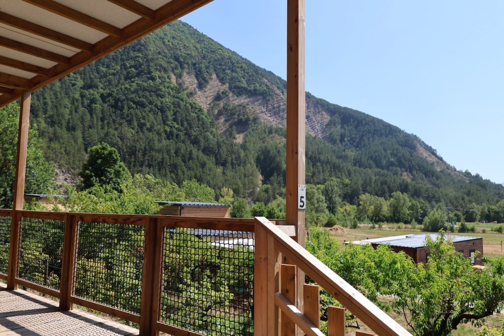 exterieur valterra Lodge Solaure vue montagne 50M2 Chatillon en diois
