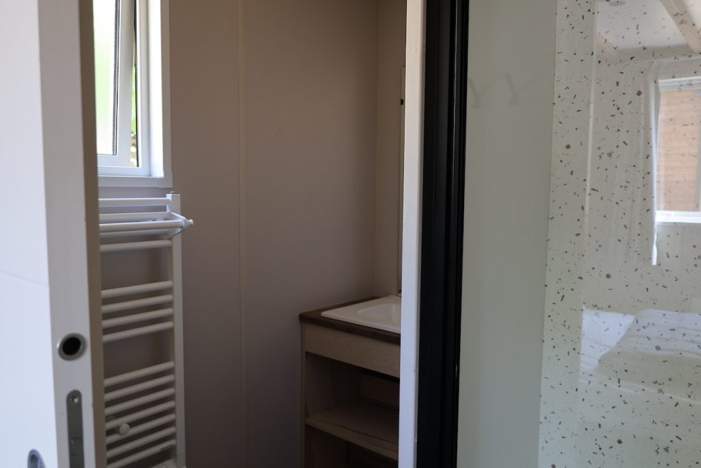 interieur valterra Lodge Solaure salle de bain chambre lit double 50M2 Chatillon en diois.jpg
